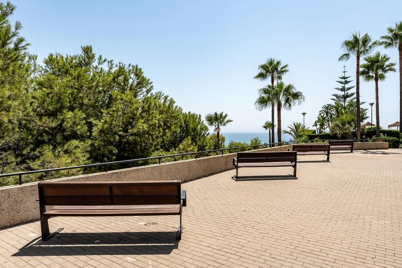 Breathtaking Studio, Amazing Views, Pool, Beach Benalmádena Apartment