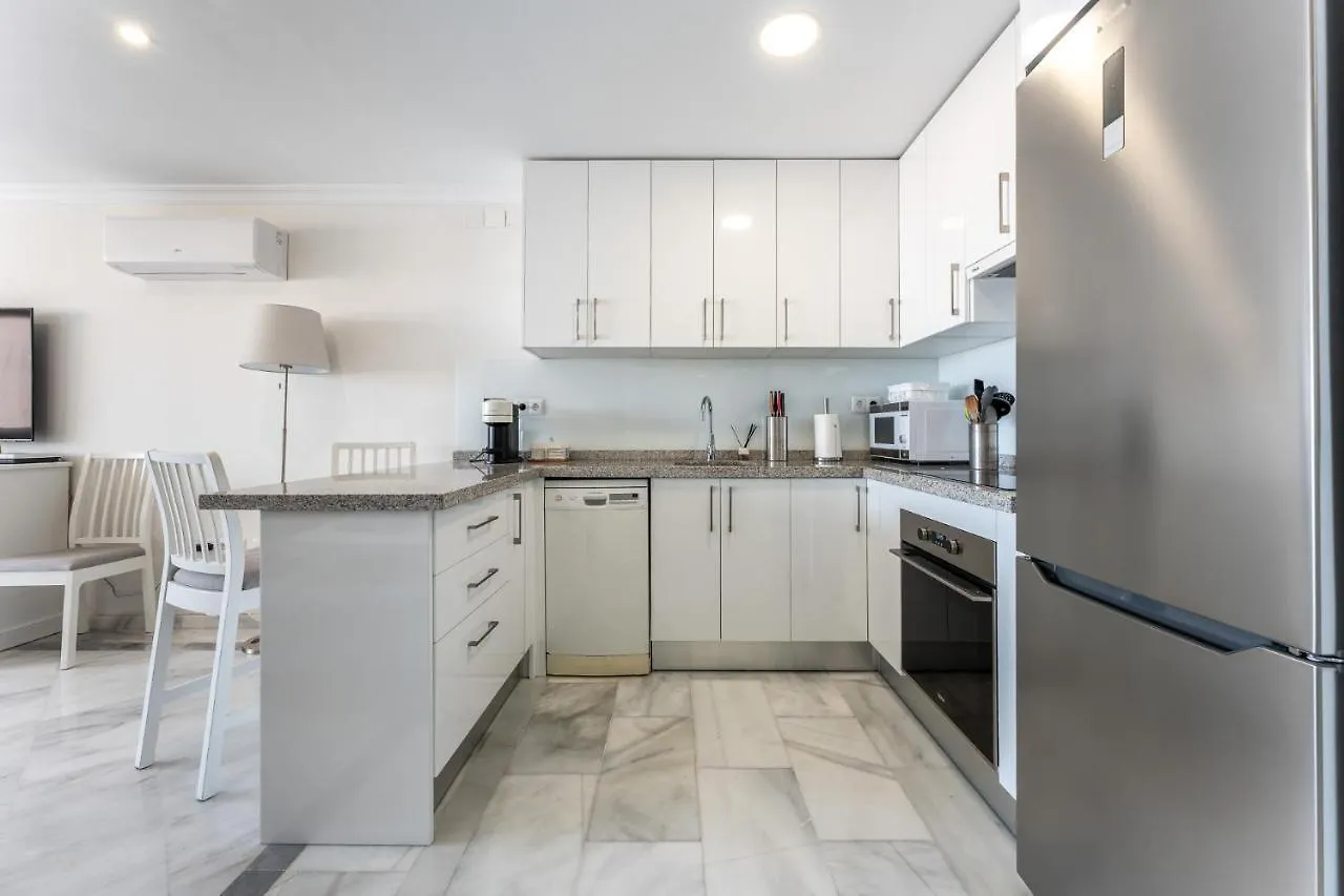 Breathtaking Studio, Amazing Views, Pool, Beach Benalmádena Apartment