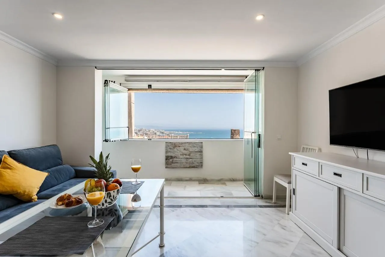 Breathtaking Studio, Amazing Views, Pool, Beach Benalmádena Apartment